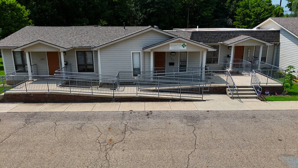 More Photos Of 131-139 Lewis Ave, Circleville Medical For Sale
