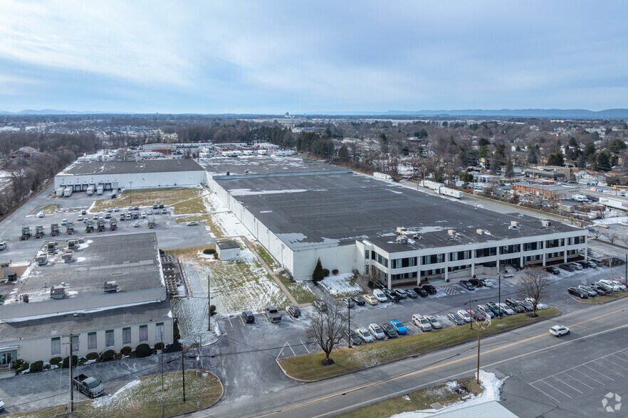 More Photos Of 431 Railroad Ave, Camp Hill Warehouse For Lease