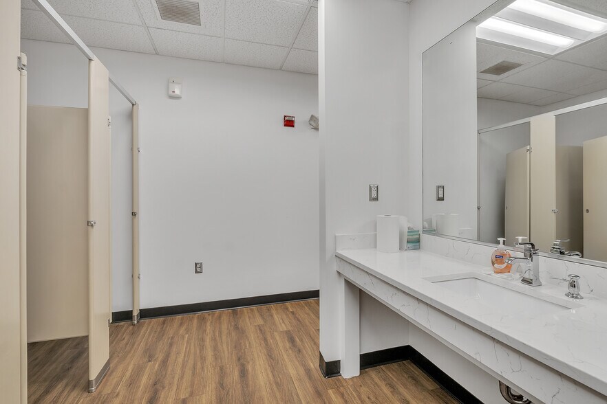 More Photos Of 45 Bartlett St, Marlborough Light Manufacturing For Lease