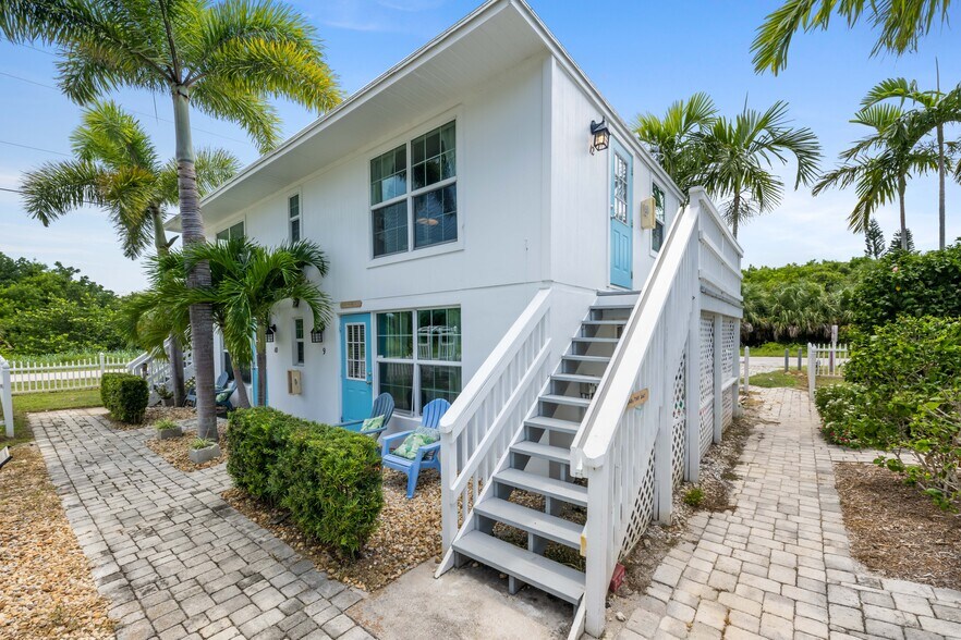 More Photos Of 2502 Tamarind Dr, Hutchinson Island Hotel For Sale