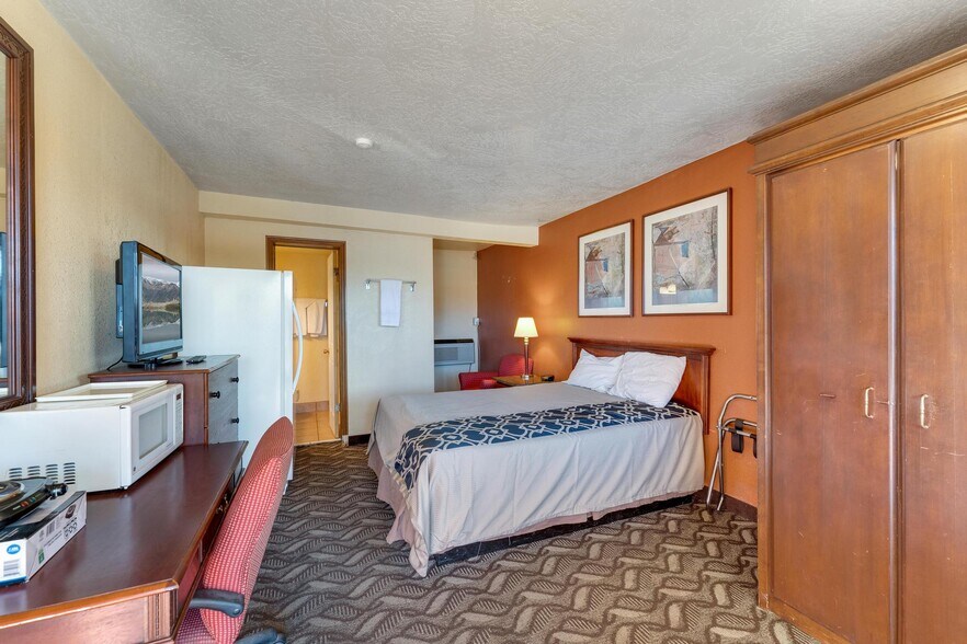 More Photos Of 260 W Main St, Vernal Hotel For Sale