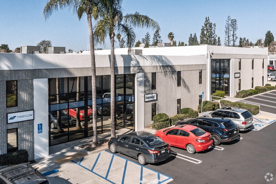 More Photos Of 499 Nibus, Brea Warehouse For Lease