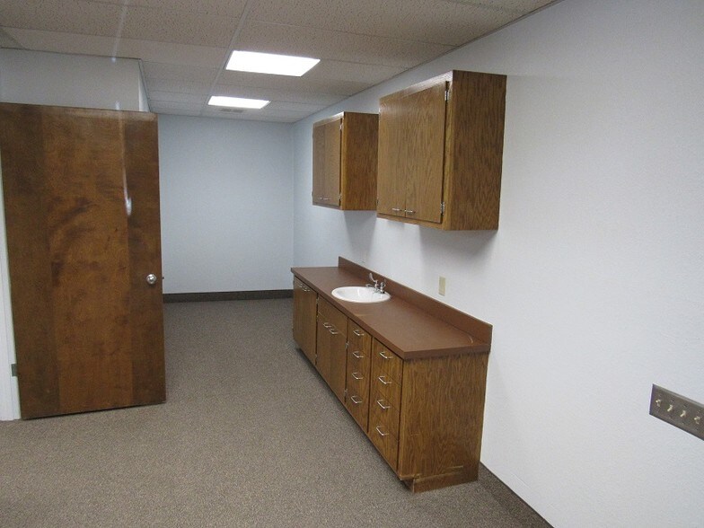 More Photos Of 313 W Country Club Rd, Roswell Medical For Sale