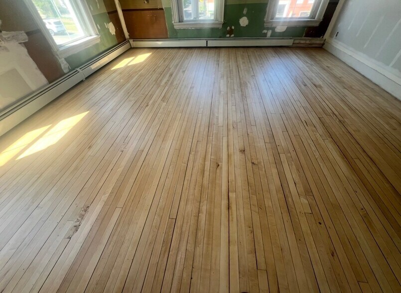More Photos Of 80 Main St, Wiscasset Storefront Retail Residential For Lease