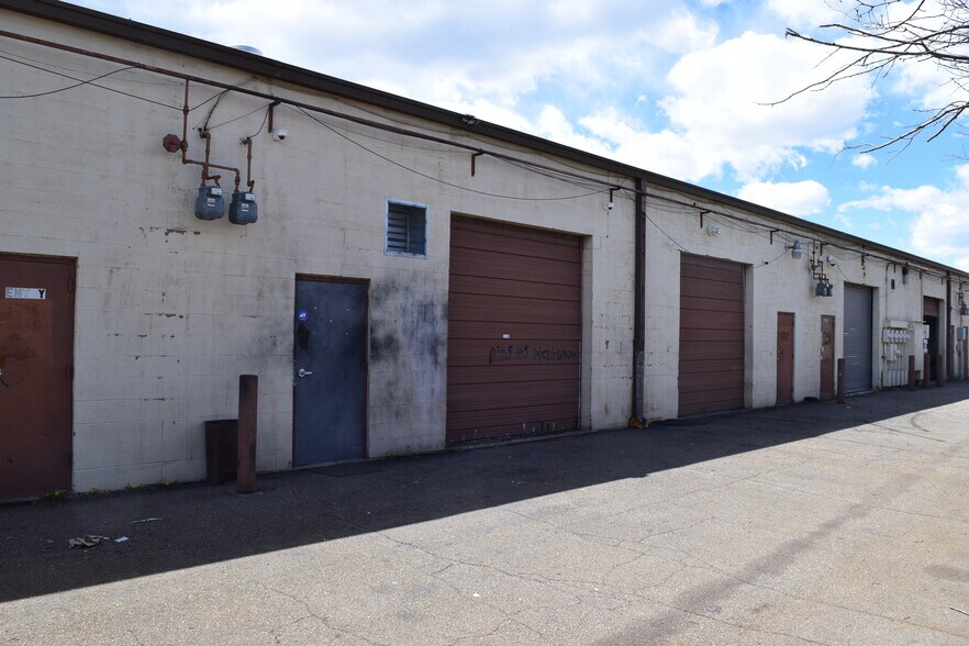 More Photos Of 2200 Chambers Rd, Aurora Warehouse For Sale