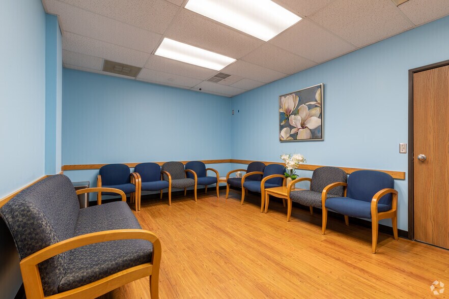 More Photos Of 37300 Dequindre Rd, Sterling Heights Medical For Lease