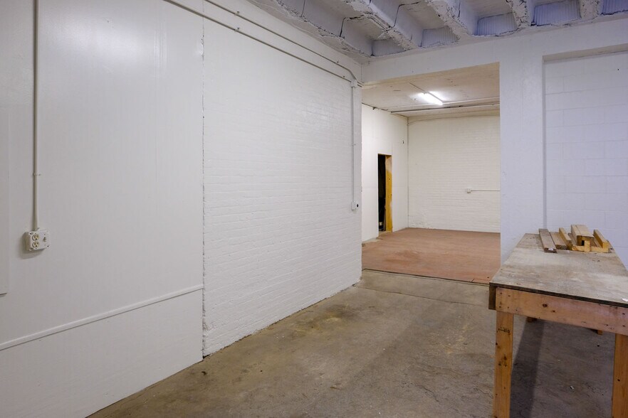 More Photos Of 408 W Main St, Benton Harbor Freestanding For Lease