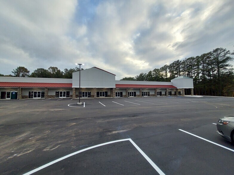 More Photos Of 8100 Fayetteville Rd, Raeford General Retail For Lease