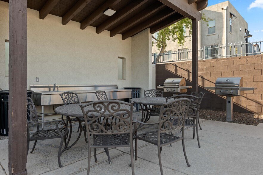 More Photos Of 610 E Roosevelt St, Phoenix Storefront Retail Residential For Sale