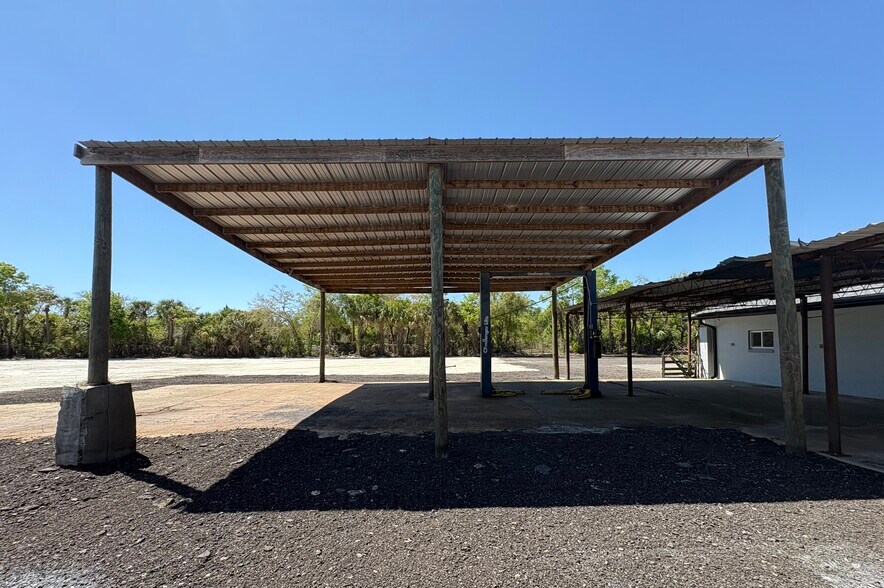 More Photos Of 18252 E Colonial Dr, Orlando Light Distribution For Lease