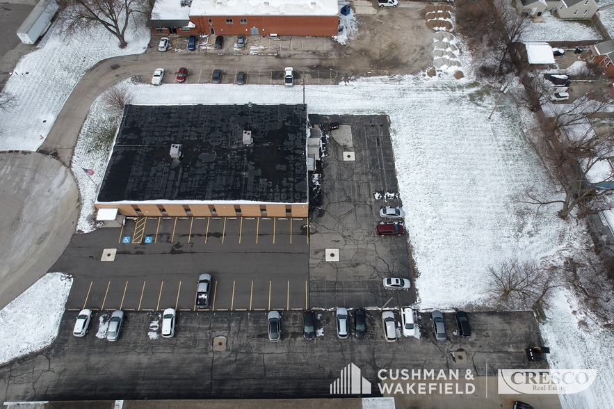 More Photos Of 9257 Midwest Ave, Garfield Heights Showroom For Sale