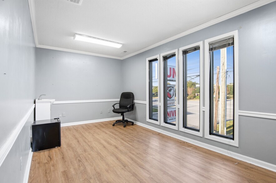 More Photos Of 411 Western Blvd, Jacksonville Medical For Lease