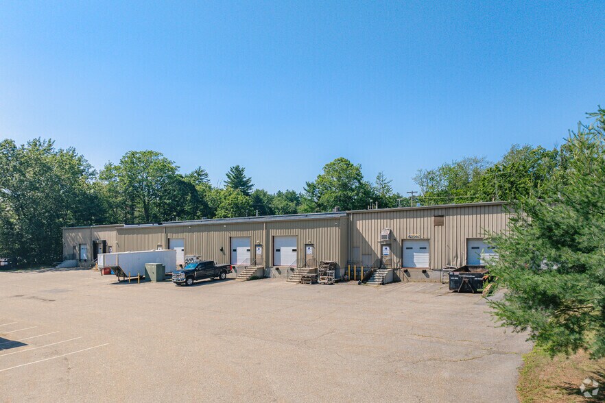 More Photos Of 41 Industrial Dr, Exeter Service For Lease