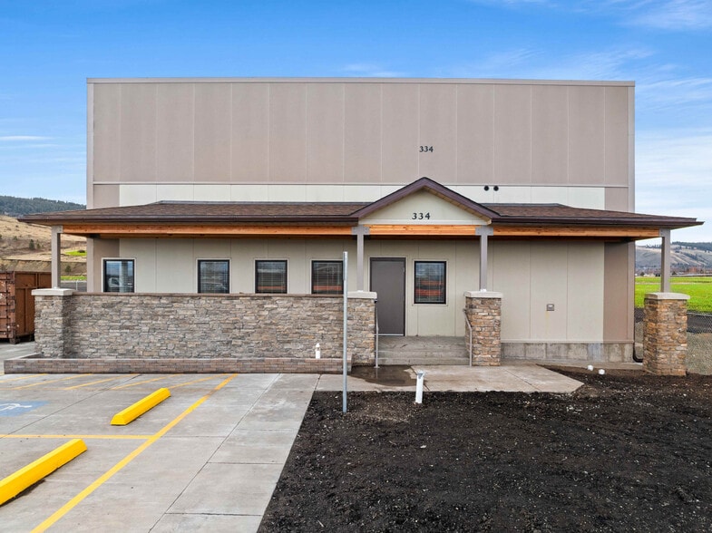 Primary Photo Of 334 Antelope Dr, La Grande Distribution For Sale