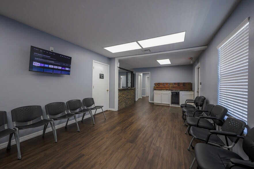 More Photos Of 601 S Broadway St, Grove Medical For Sale