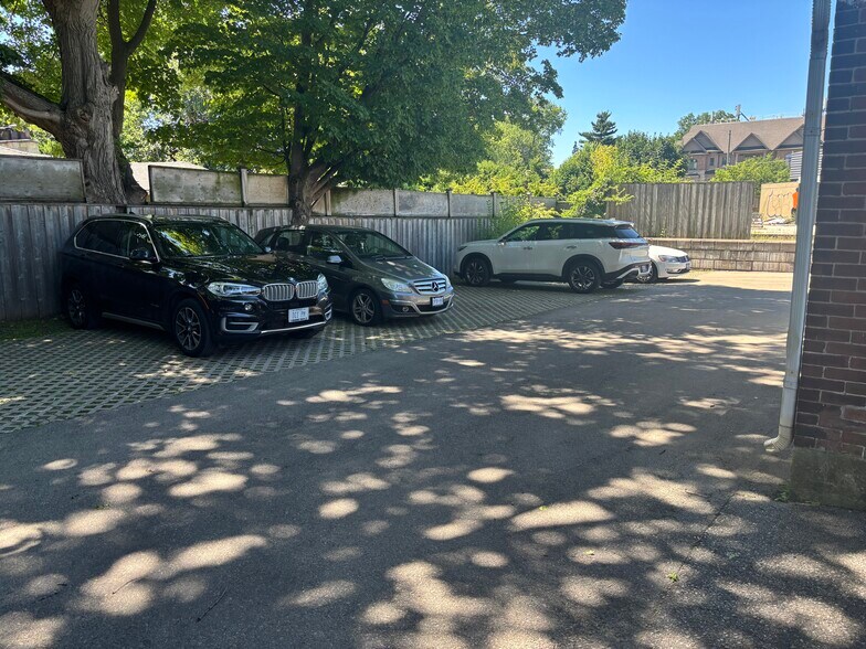 More Photos Of 444 Plains Rd E, Burlington Office For Sale