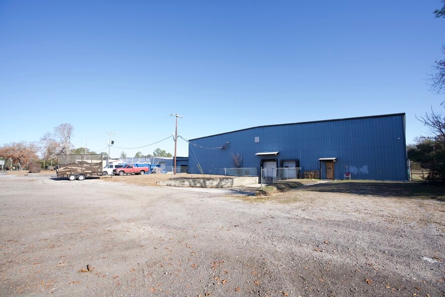 More Photos Of 1651 Holland St, West Columbia Warehouse For Lease