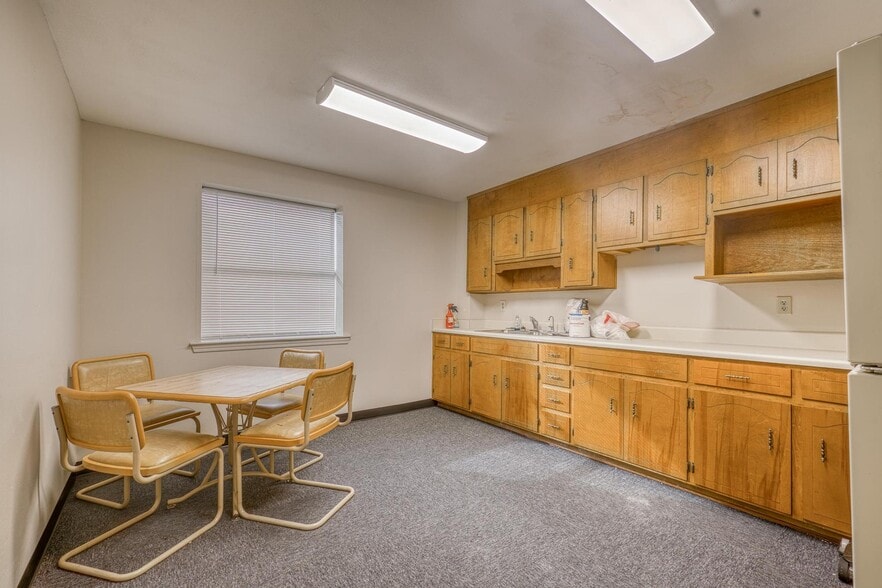 More Photos Of 1014 Creighton Rd, Pensacola Flex For Lease