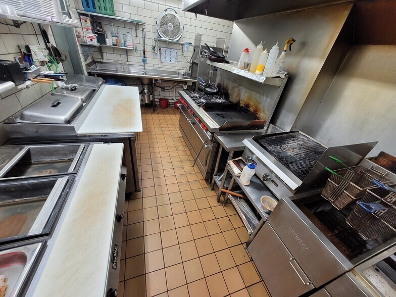 More Photos Of 615 E 3rd St, Kimball Restaurant For Sale
