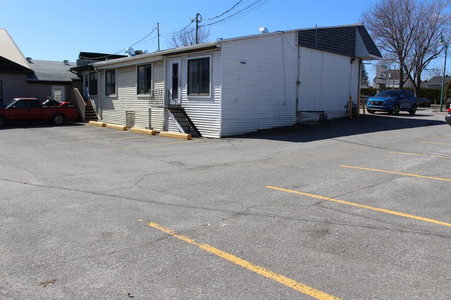 More Photos Of 528 Rue Notre-Dame, Repentigny Land For Sale