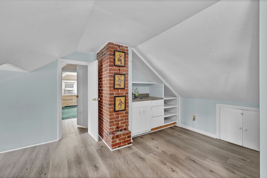 More Photos Of 4911 Oleander Dr, Wilmington General Retail For Sale