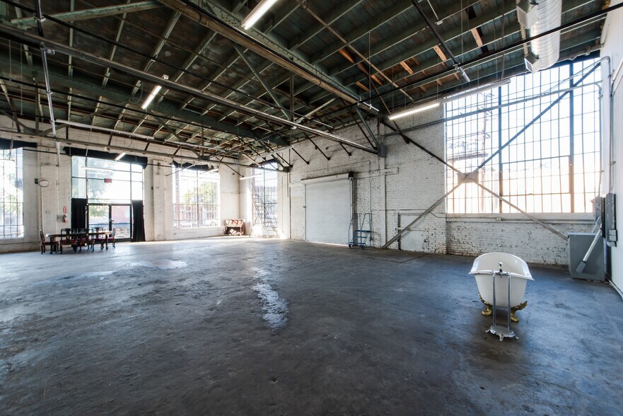 More Photos Of 6000 Avalon Blvd, Los Angeles Warehouse For Lease