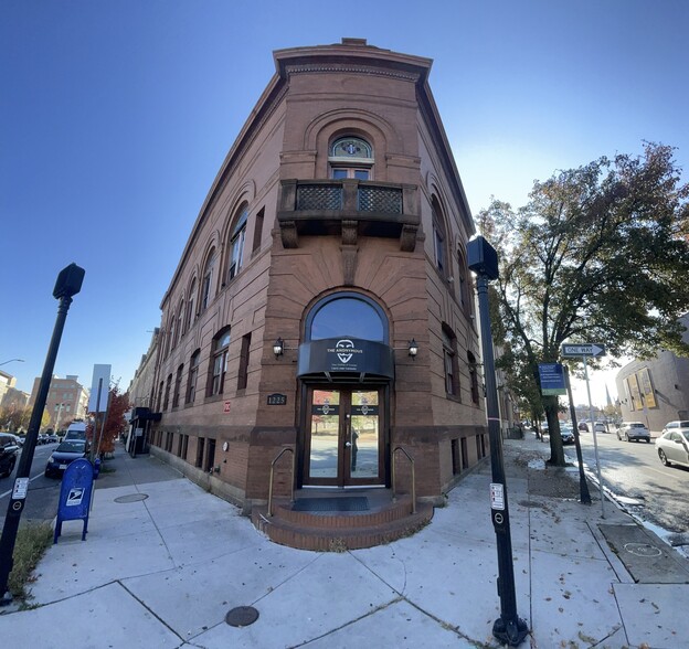 Primary Photo Of 1225 Cathedral St, Baltimore Restaurant For Lease