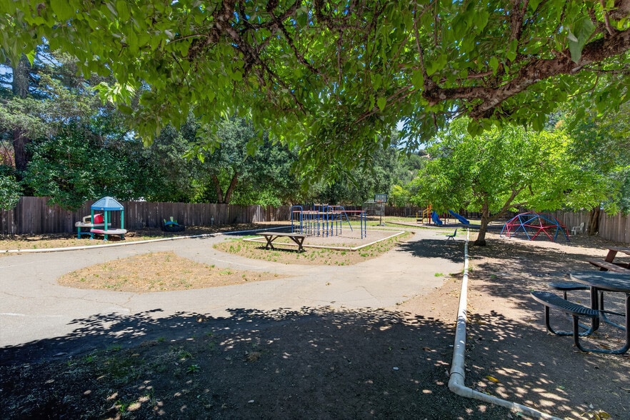 More Photos Of 530 N Cloverdale Blvd, Cloverdale Specialty For Sale