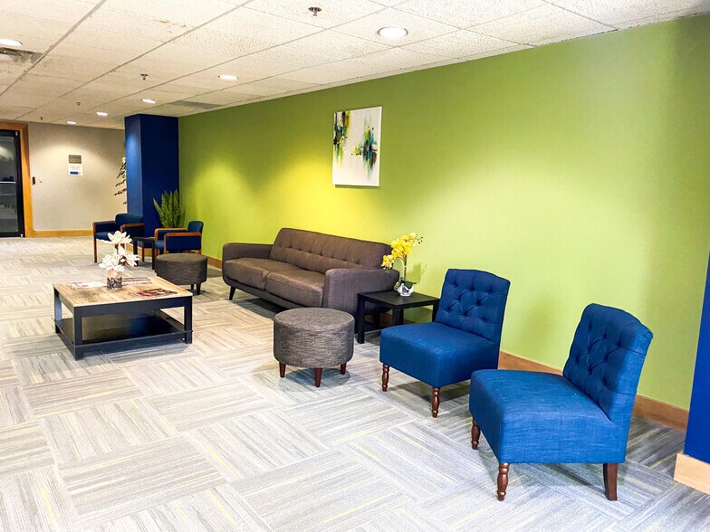 More Photos Of 5111 Commerce Crossings Dr, Louisville Office For Lease