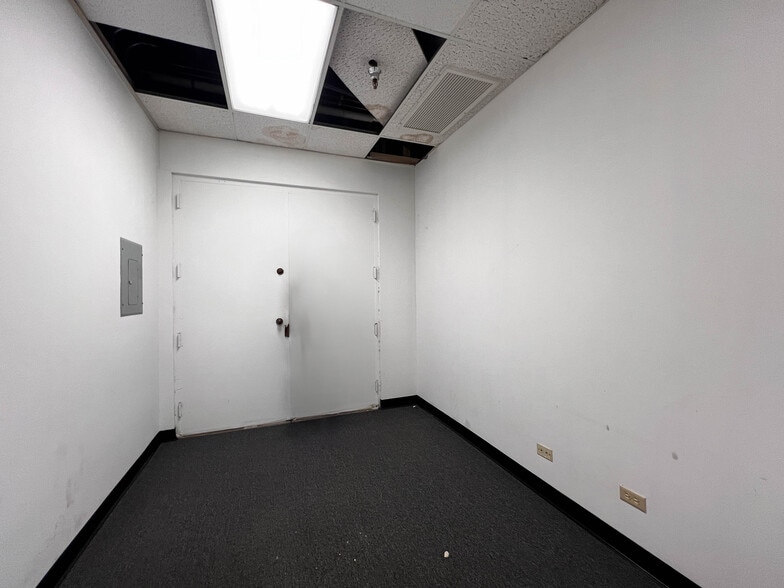 More Photos Of 1542 Young St, Honolulu Office Residential For Sale