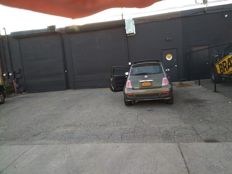 Primary Photo Of 29A Midland Ave, Hicksville Industrial For Lease