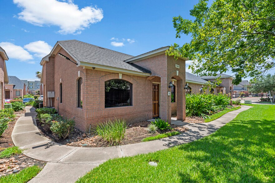 More Photos Of 1840 Snake River Rd, Katy Medical For Sale