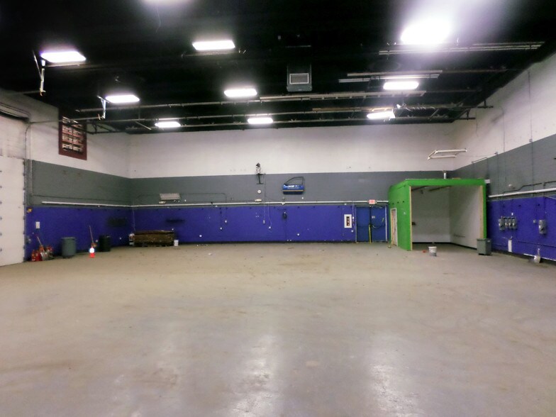 More Photos Of 900-902 Leonard St NW, Grand Rapids Storefront Retail Office For Sale