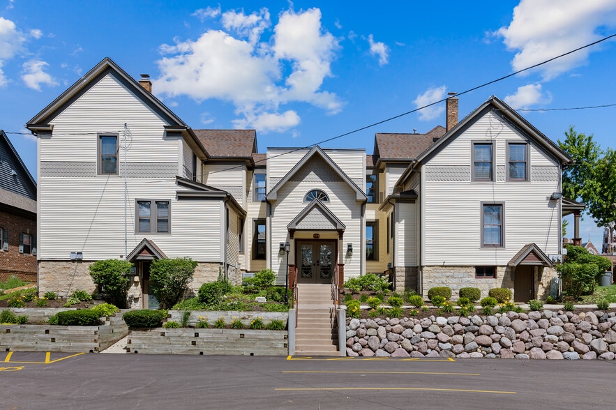More Photos Of 121 N Washington St, Naperville Medical For Lease