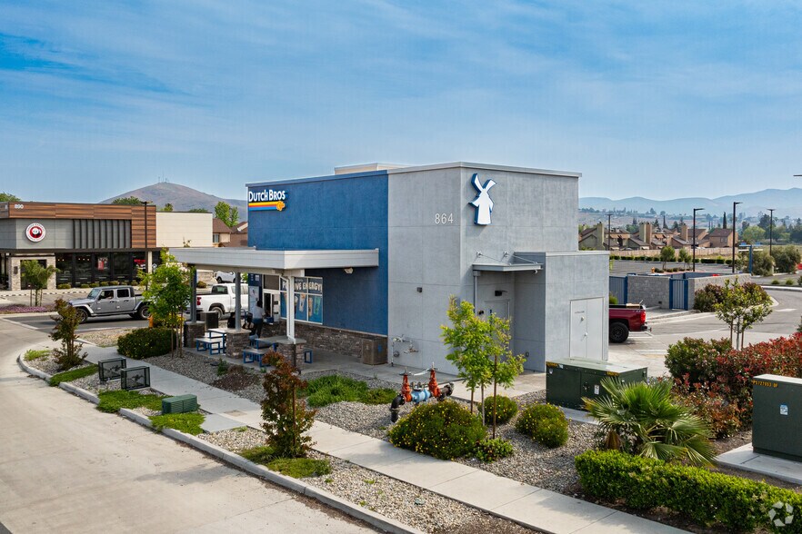 More Photos Of 1174 W Henderson Ave, Porterville Storefront For Sale