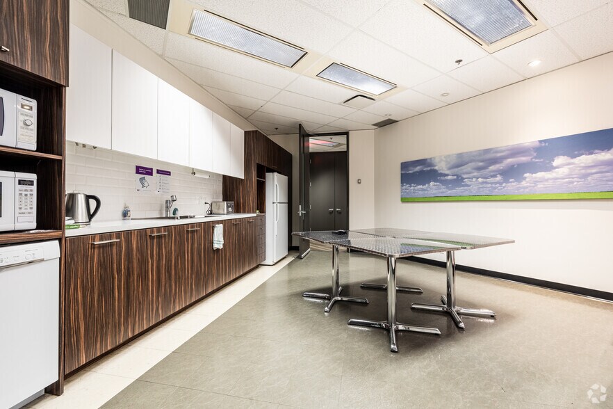 More Photos Of 3000 Boul René-Lévesque, Verdun Office For Lease