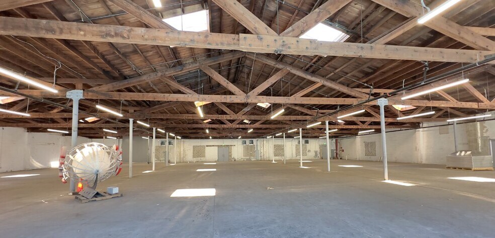 More Photos Of 617 W Central Blvd, Orlando Warehouse For Lease