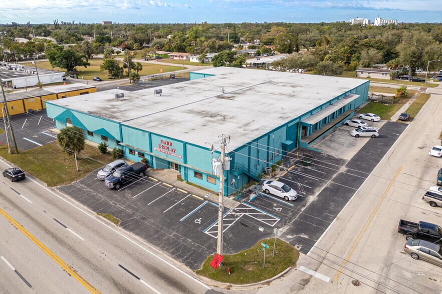 More Photos Of 2546-2578 Fowler St, Fort Myers Warehouse For Lease