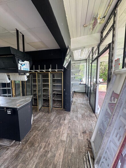 More Photos Of 6014 Kimberly Blvd, North Lauderdale Convenience Store For Sale