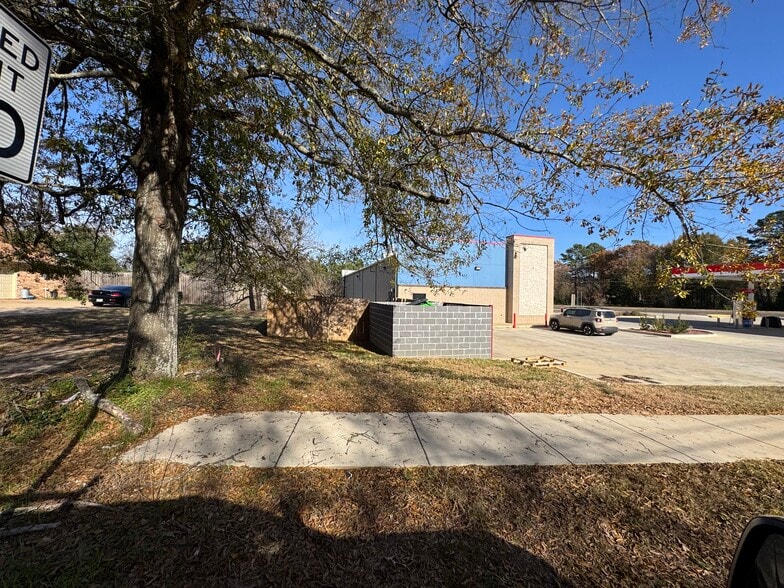 More Photos Of 5315 Troup Hwy, Tyler General Retail For Sale