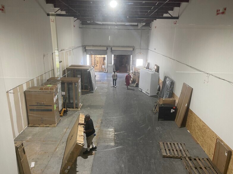 More Photos Of 4333 Silver Star Rd, Orlando Warehouse For Lease