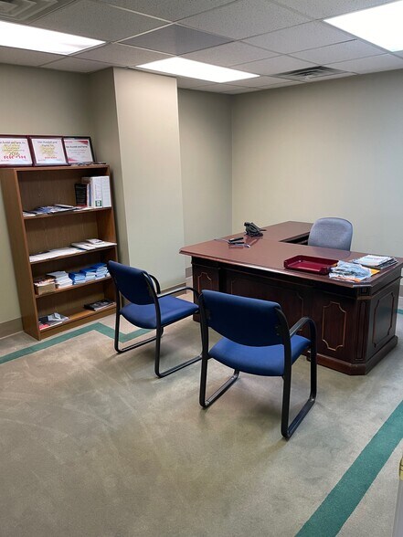 More Photos Of 1415 N Royal Ave, Evansville Flex For Lease