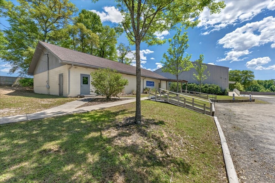 More Photos Of 100 Duggan Ave, Crestview Specialty For Sale