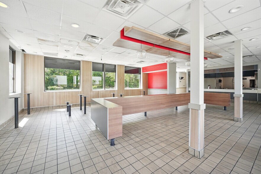 More Photos Of 8761 Baymeadows Rd, Jacksonville Fast Food For Lease