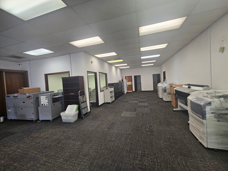 More Photos Of 1261 W Hurst Blvd, Hurst Warehouse For Lease