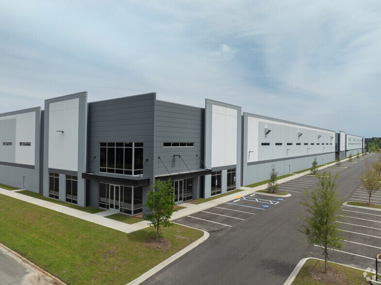 More Photos Of 7489 Commonwealth Ave, Jacksonville Distribution For Lease