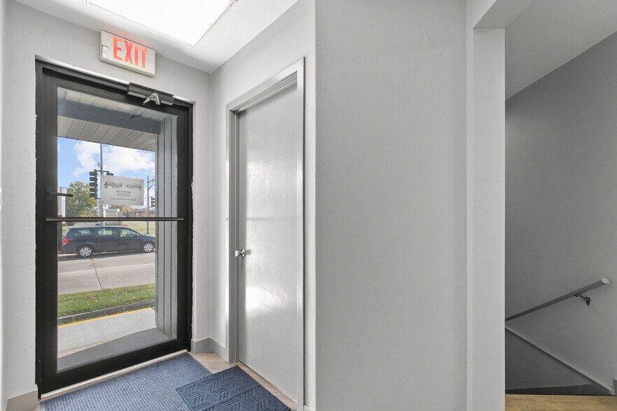 More Photos Of 2009 S Memorial Dr, Appleton Office For Sale