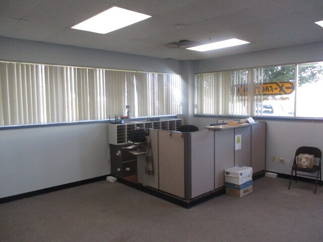 More Photos Of 8191 Logistic Dr, Zeeland Distribution For Lease