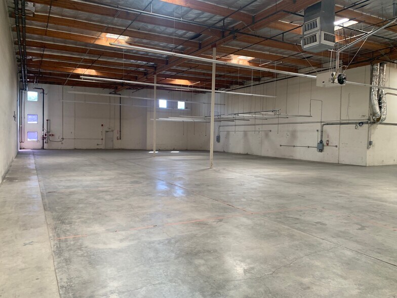 More Photos Of 1747 Wright Ave, La Verne Warehouse For Lease