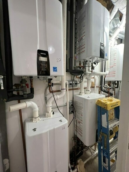 More Photos Of 1401 N Western Ave, Lake Forest Apartments For Sale